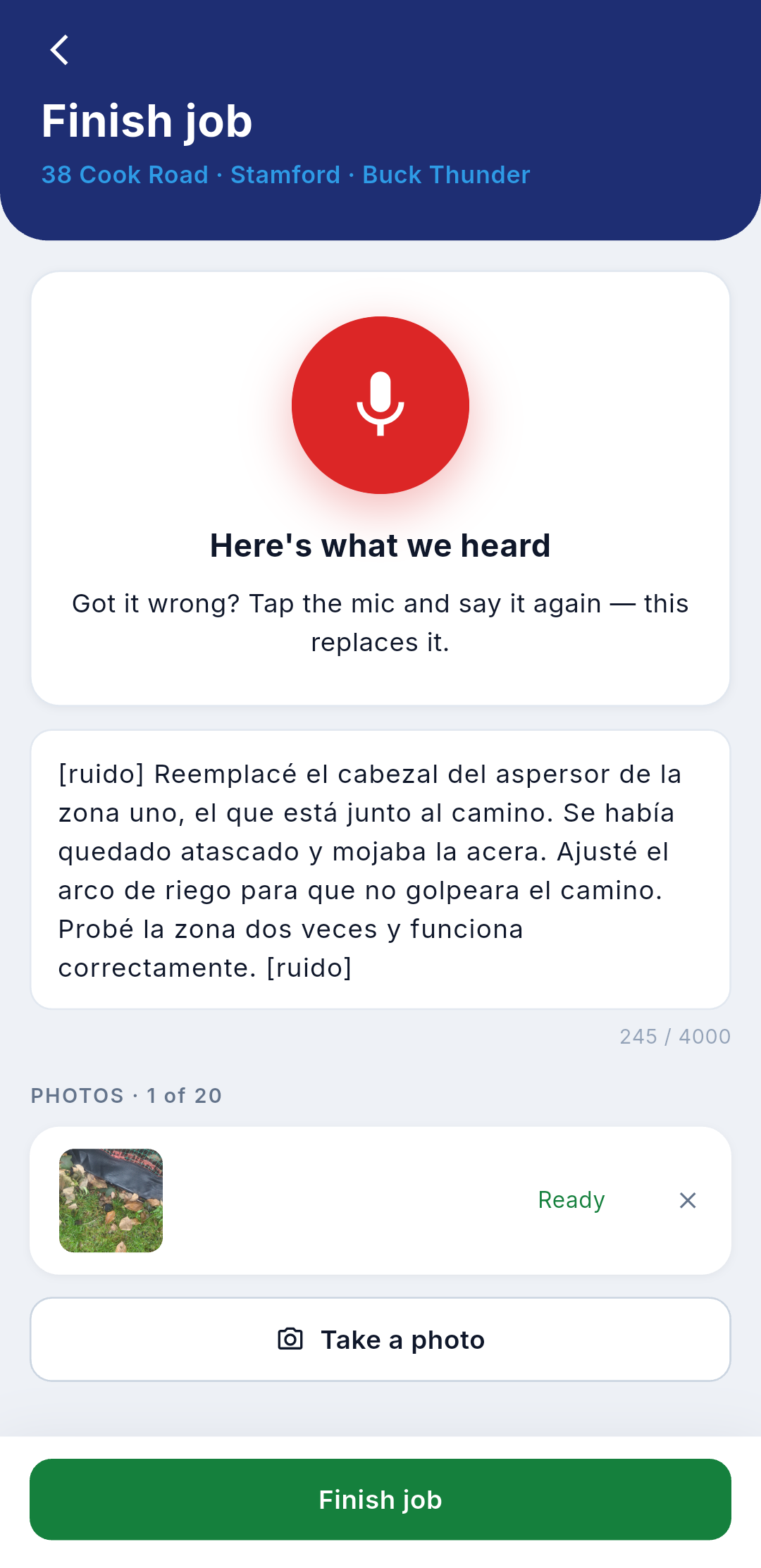 The crew phone showing the spoken note as text in Spanish, with a photo attached.